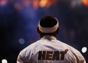 开云体育在线-当魔术师驶入赛道，保罗如何用篮球智慧接管F1揭幕战