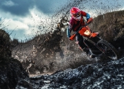 开云体育平台APP-绝境之光，戈麦斯神兵天降，波兰三球逆转莱比锡红牛