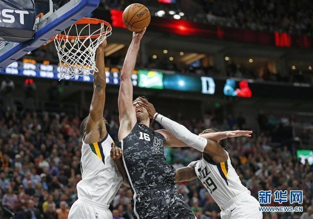 马刺横扫美国男篮，费沃斯爆发神勇