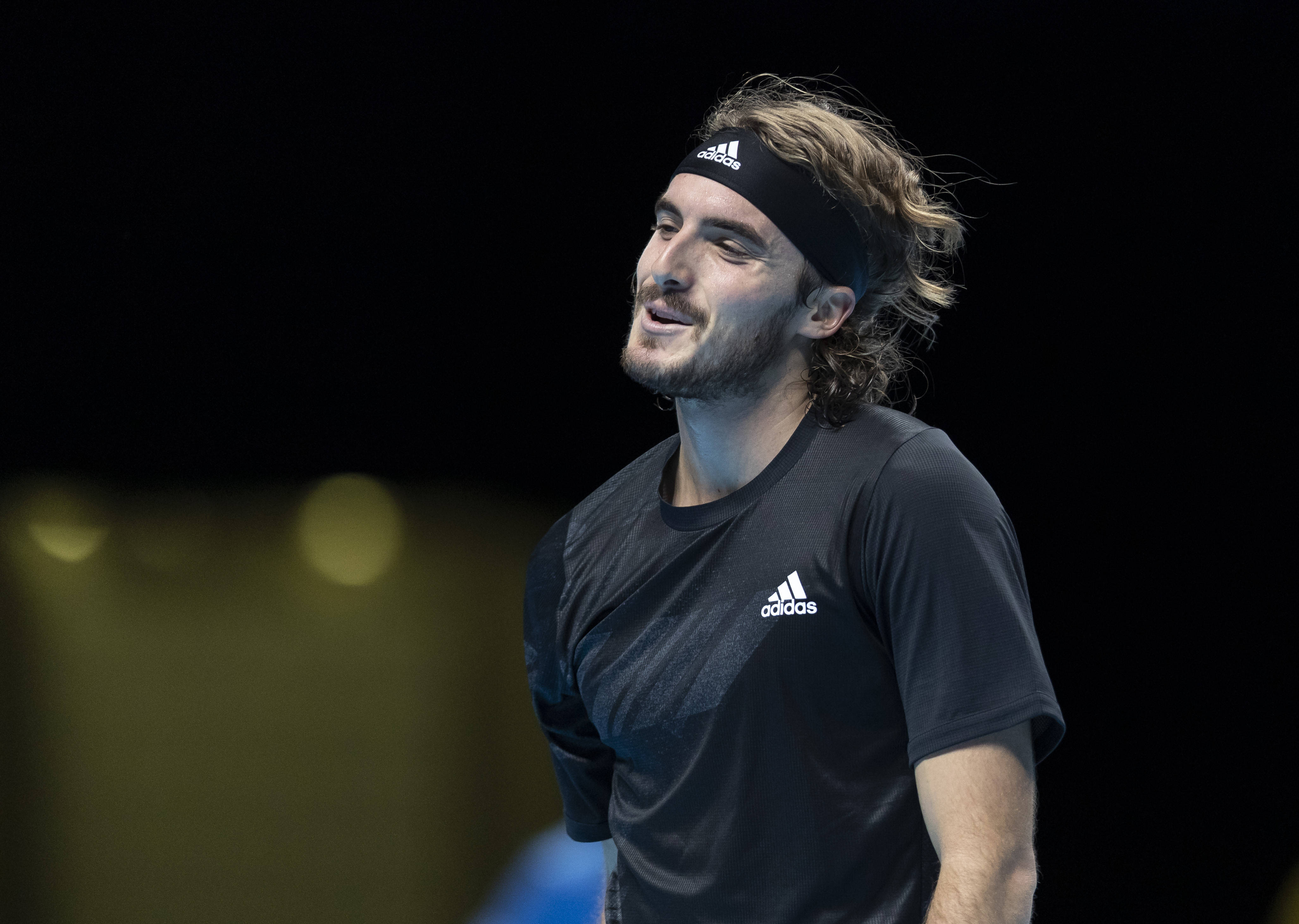 世界网球队力克英国网球队,西西帕斯统治全场的简单介绍 世界网球队力克英国网球队,西西帕斯统治全场的简单介绍