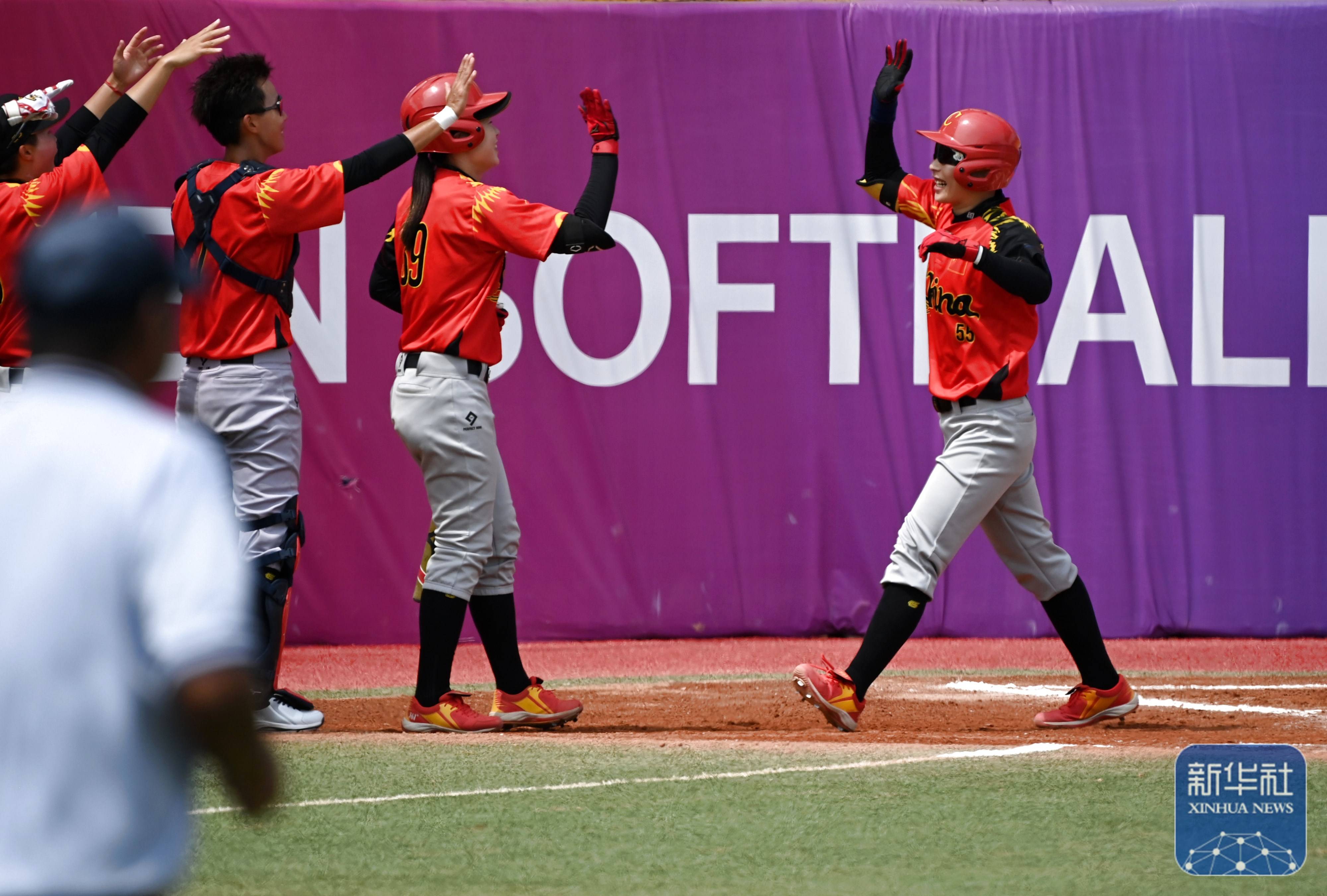 亚洲球员在比赛中展现神奇技巧