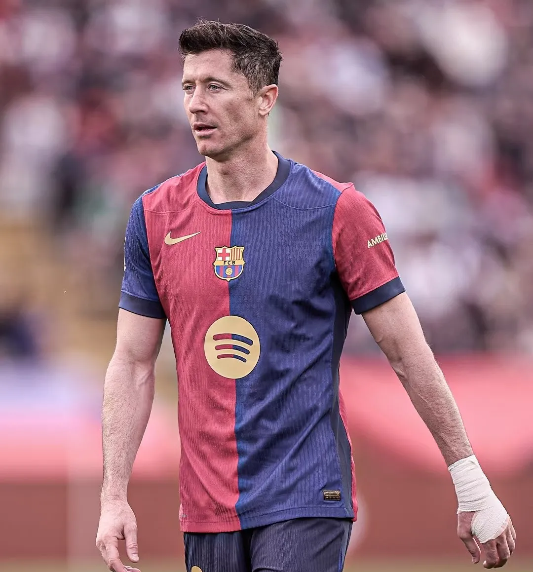 关于莱万连破竞技鼎盛,巴萨防线不稳难抵进攻的信息 关于莱万连破竞技鼎盛,巴萨防线不稳难抵进攻的信息