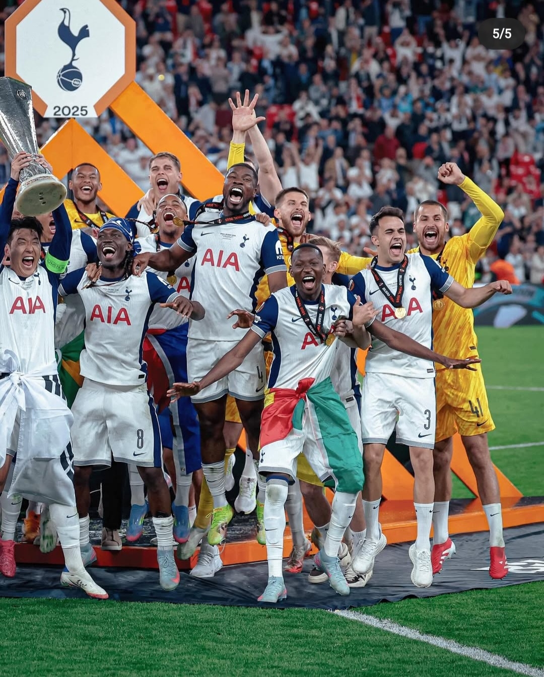 关于伦敦热刺大胜尼斯，积分榜领跑的信息