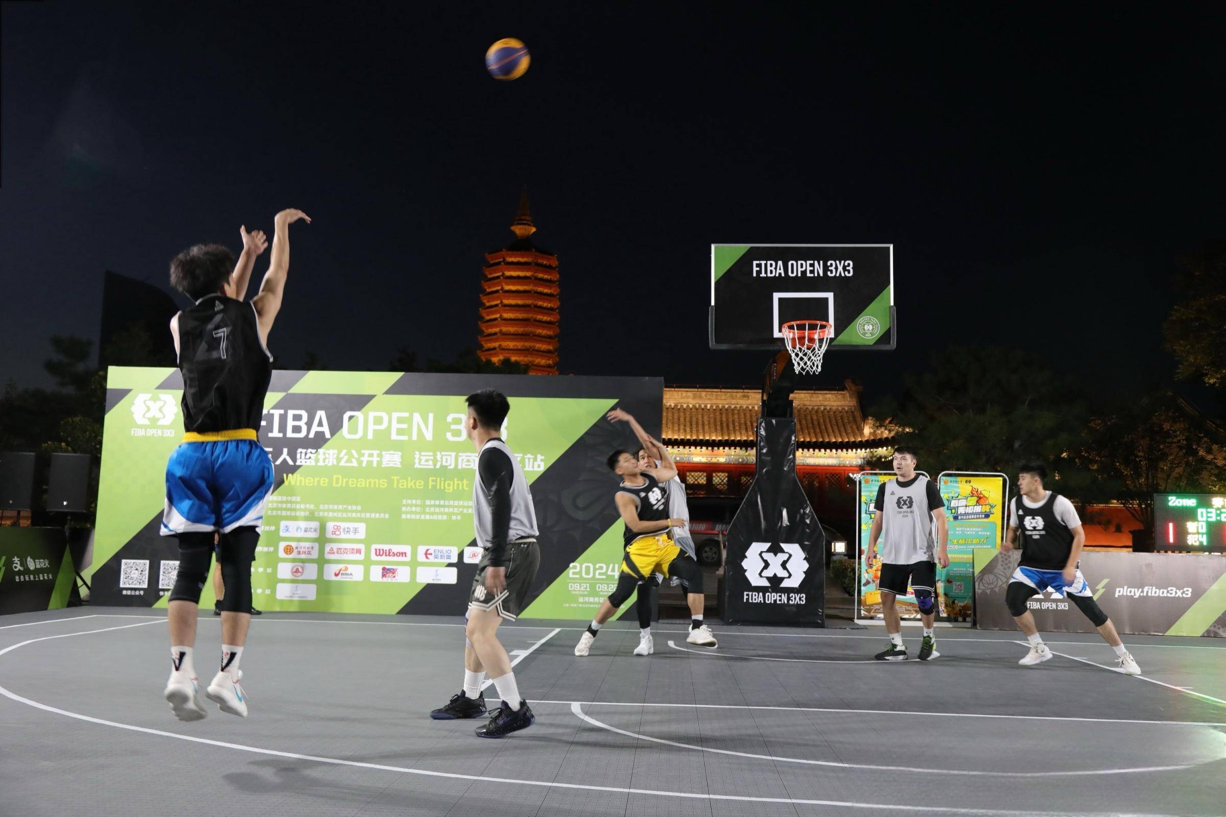 篮球选手在社交平台上发布训练视频 篮球选手在社交平台上发布训练视频