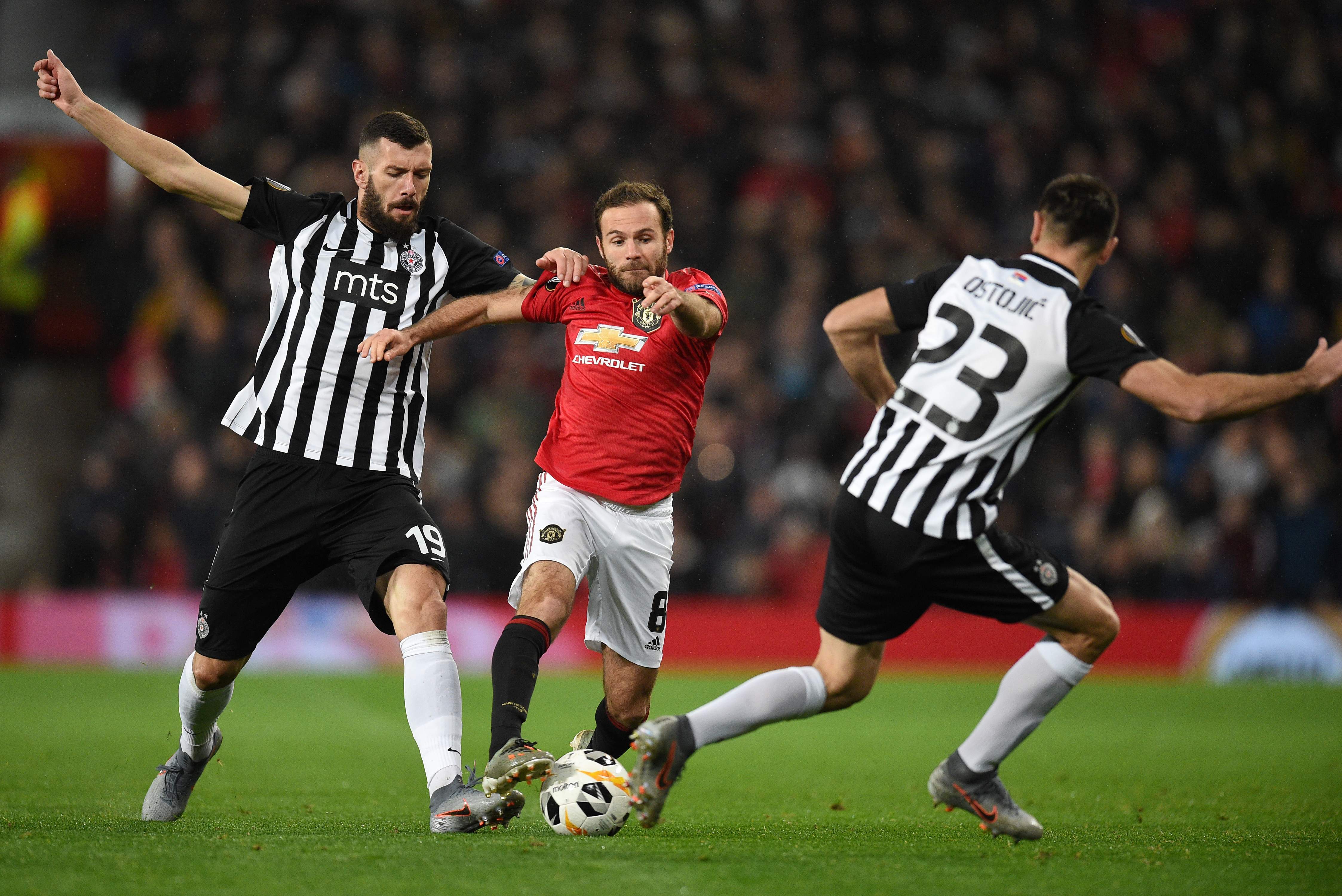 瓦伦西亚主场大胜奥萨苏纳,联赛排名上升 瓦伦西亚主场大胜奥萨苏纳,联赛排名上升