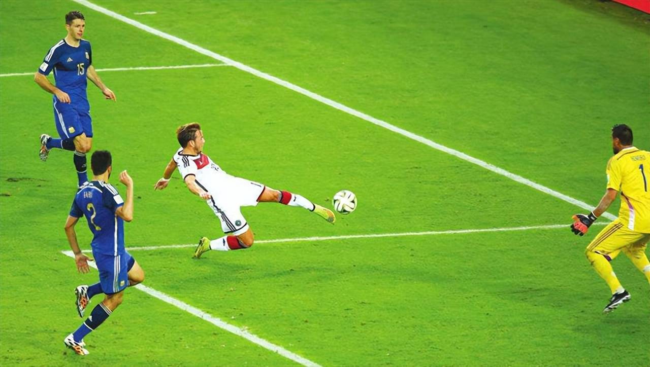 弗赖堡队后卫入选德国国家队 弗赖堡队后卫入选德国国家队