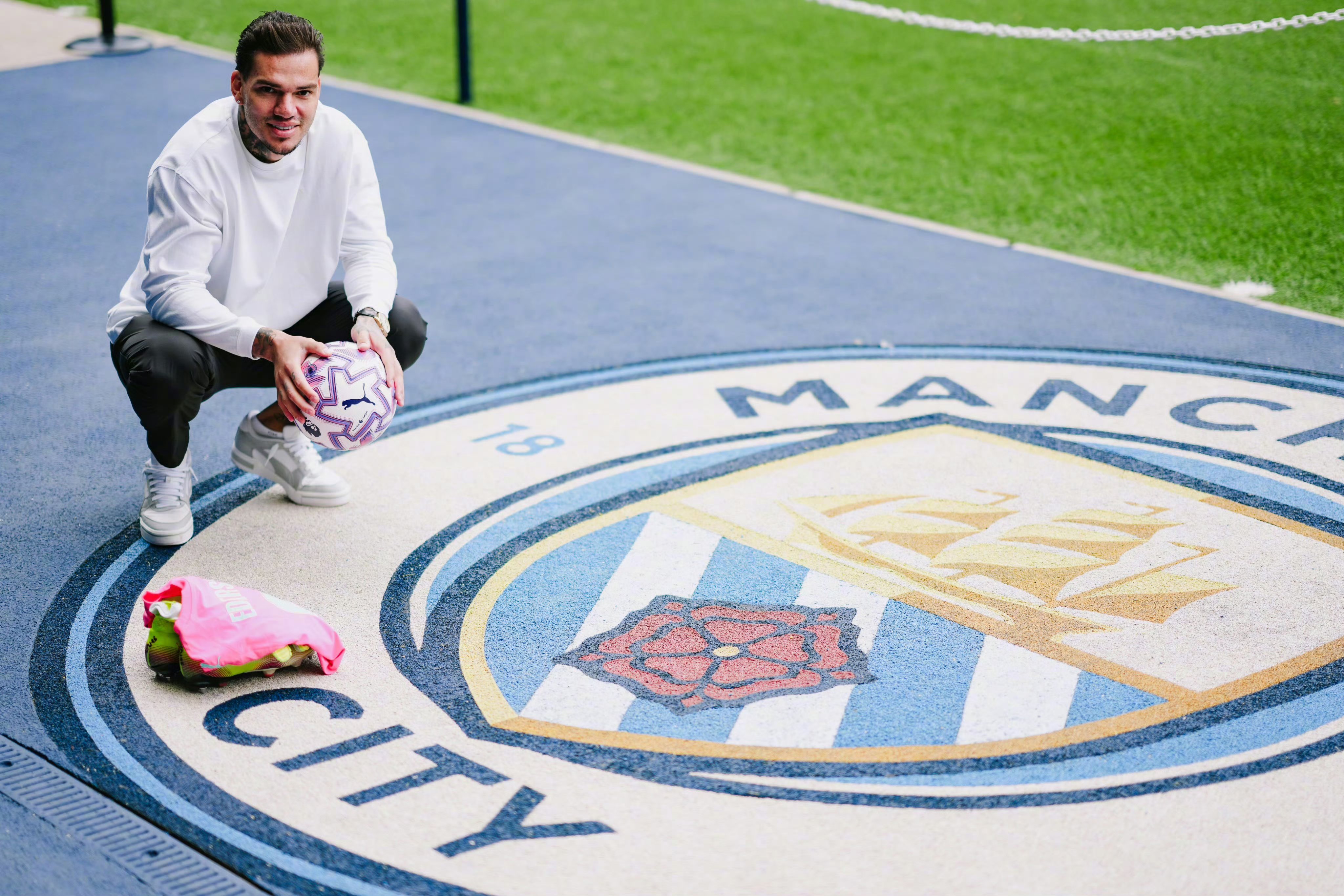 曼城轻松晋级,欧冠梦想继续 曼城轻松晋级,欧冠梦想继续