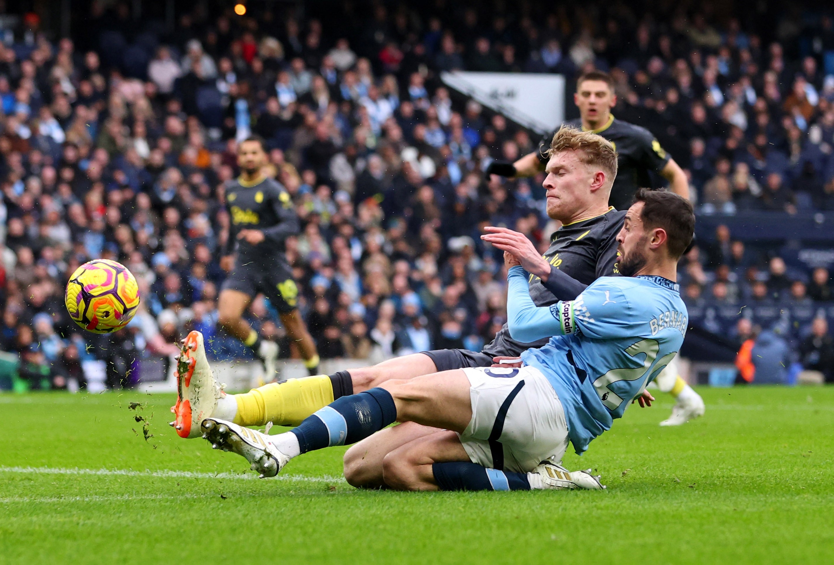 顶尖球队之间的对决备受瞩目 顶尖球队之间的对决备受瞩目