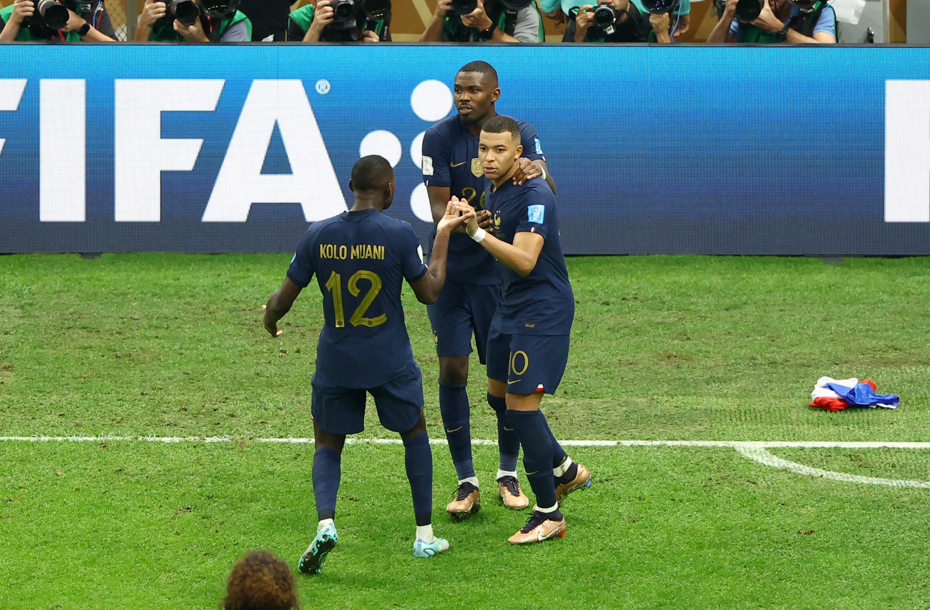 关于法国队碾压英格兰队，梁靖崑带队取胜的信息