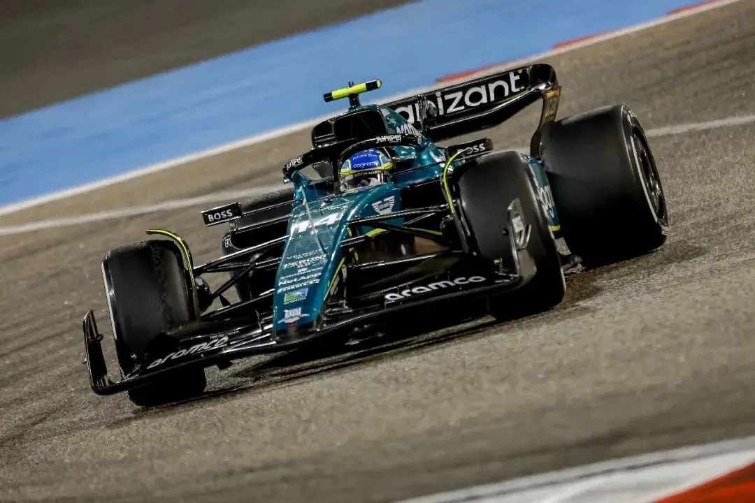 法拉利碾压梅赛德斯，阿隆索带队取胜