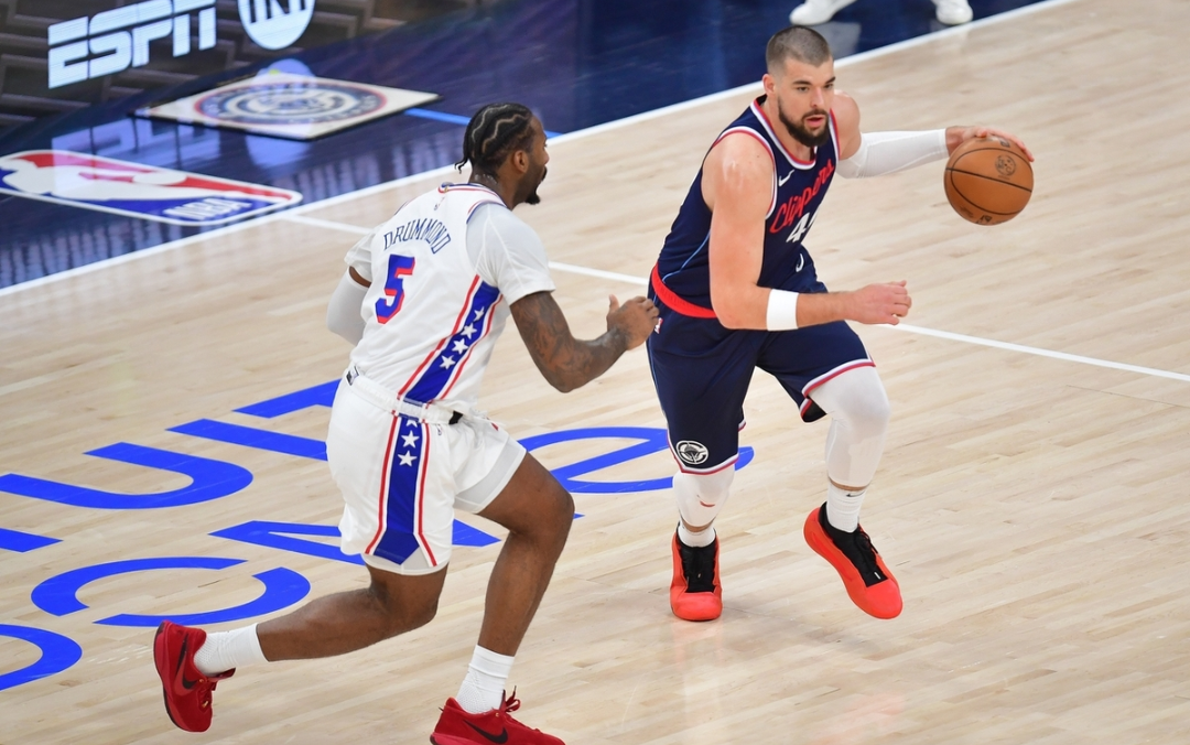 关于快船险胜76人，福克斯刷新纪录的信息