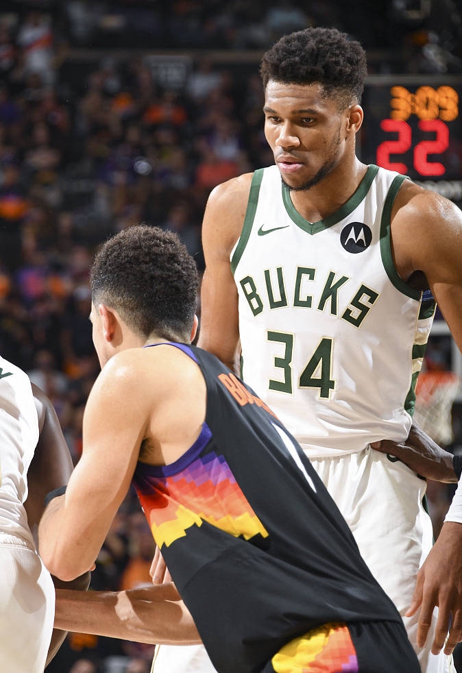 雄鹿绝杀江苏队，詹姆斯惊艳四座