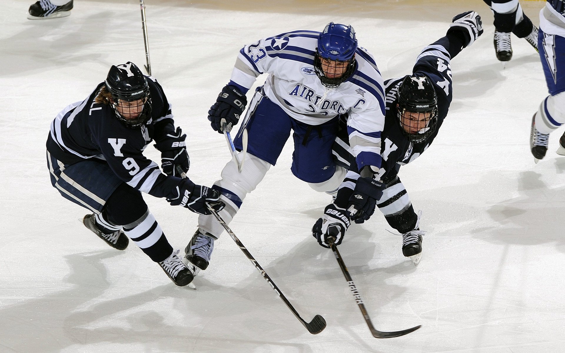 赛道上的孤勇者，勒克莱尔独扛大旗，索伯轻取威廉姆斯背后的团队博弈